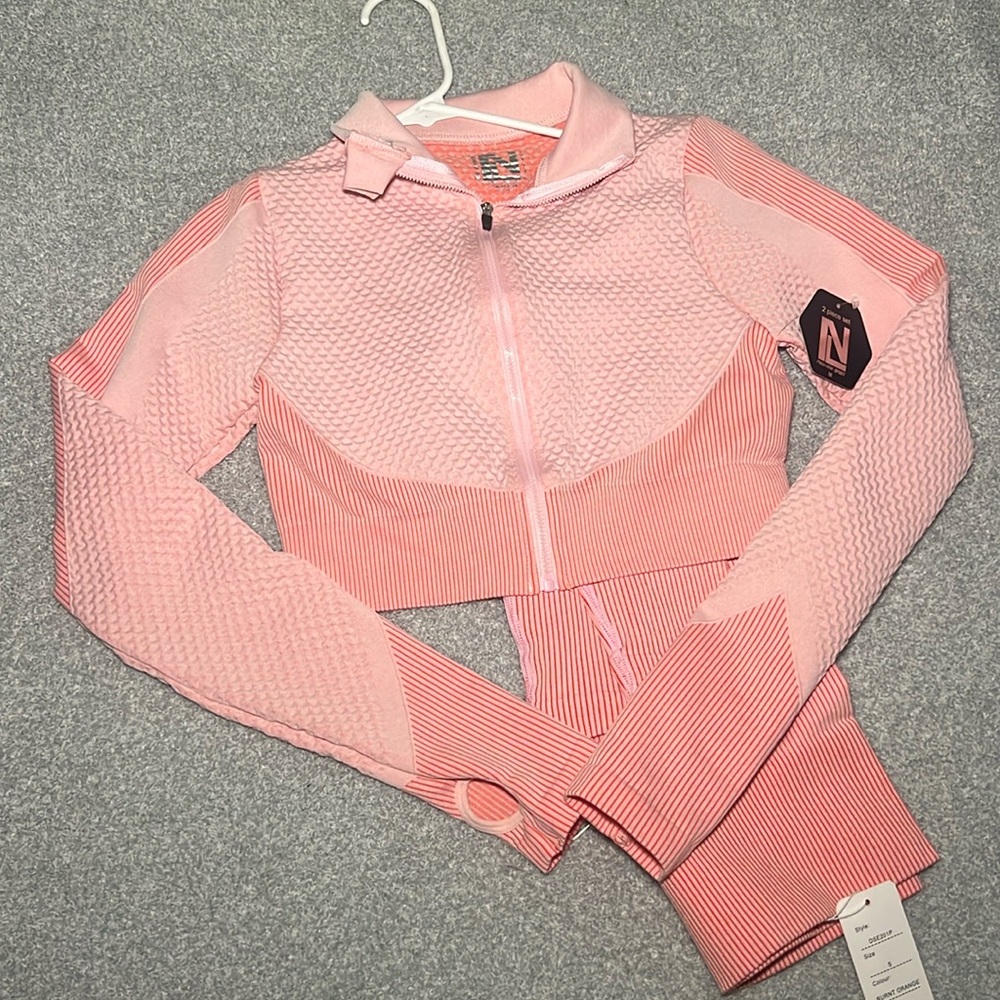 Cute two piece legging set never worn Size small